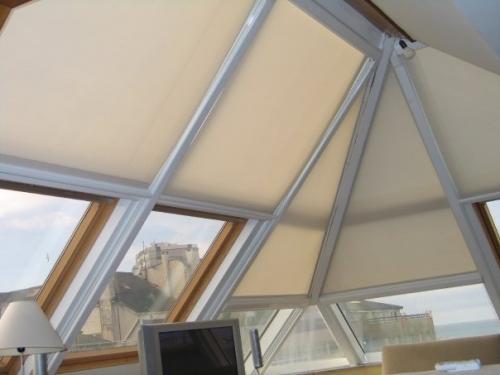 Cortinas y estores, soluciones para ventanas difíciles