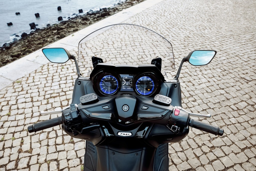 Yamaha Tmax 2017 008