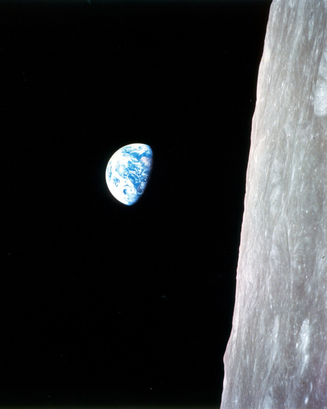 Earthrise Apollo 82