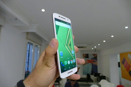 Moto X Play no incorpora algunos sensores como el giroscopio... o al menos eso parece