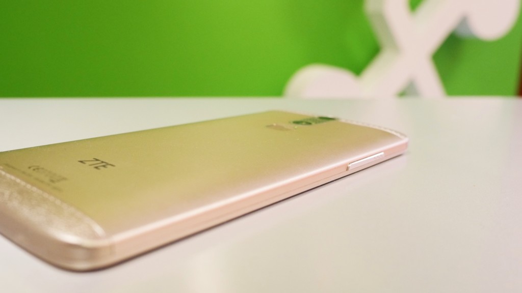 ZTE Axon Mini 09
