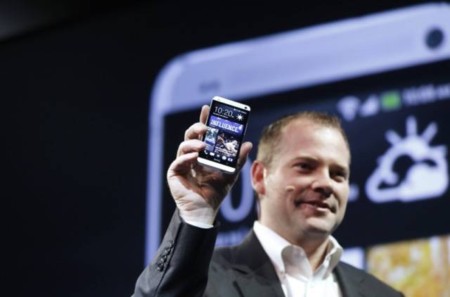 Jason Mackenzie de HTC: "Los dispositivos Samsung son para quienes quieren terminales de plástico barato"