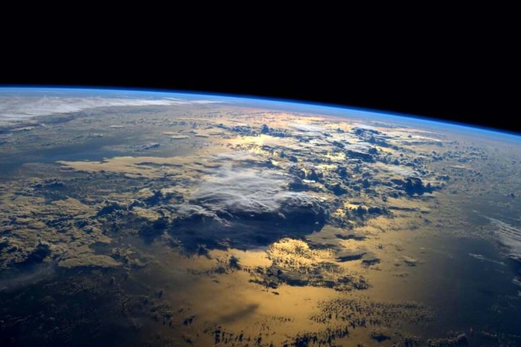 A Terra tem uma cauda de milhões de quilômetros, e isso confunde o seu GPS