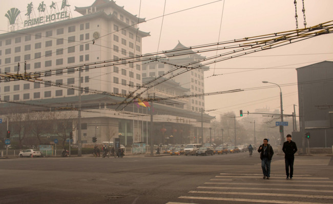 Pekín activa la primera alerta roja por contaminación: la mitad de los coches no podrán circular