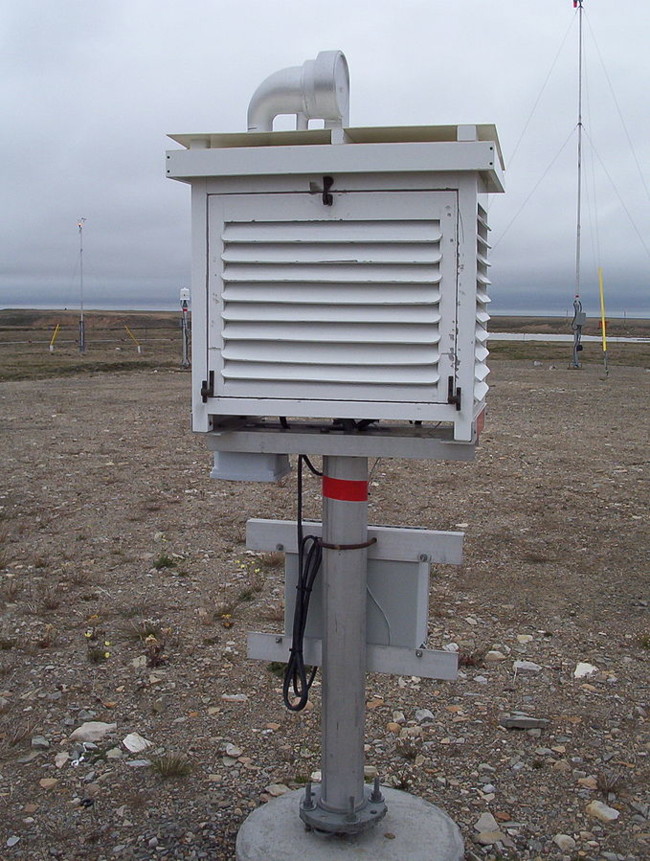 679px Stevenson Screen Exterior