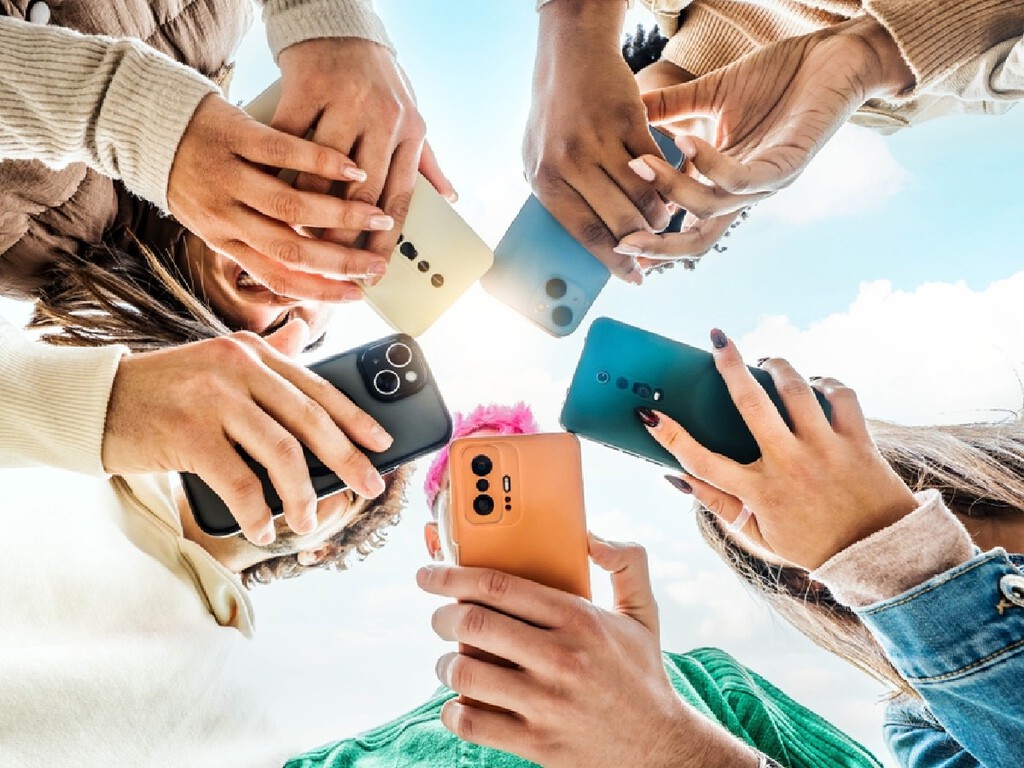 Depois da Austrália, a França prepara o maior golpe contra as Big Techs: o fim das redes sociais para adolescentes e o motivo é um alerta global