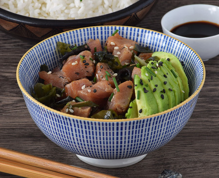 Ensalada Poke De Atun Alga Y Aguacate