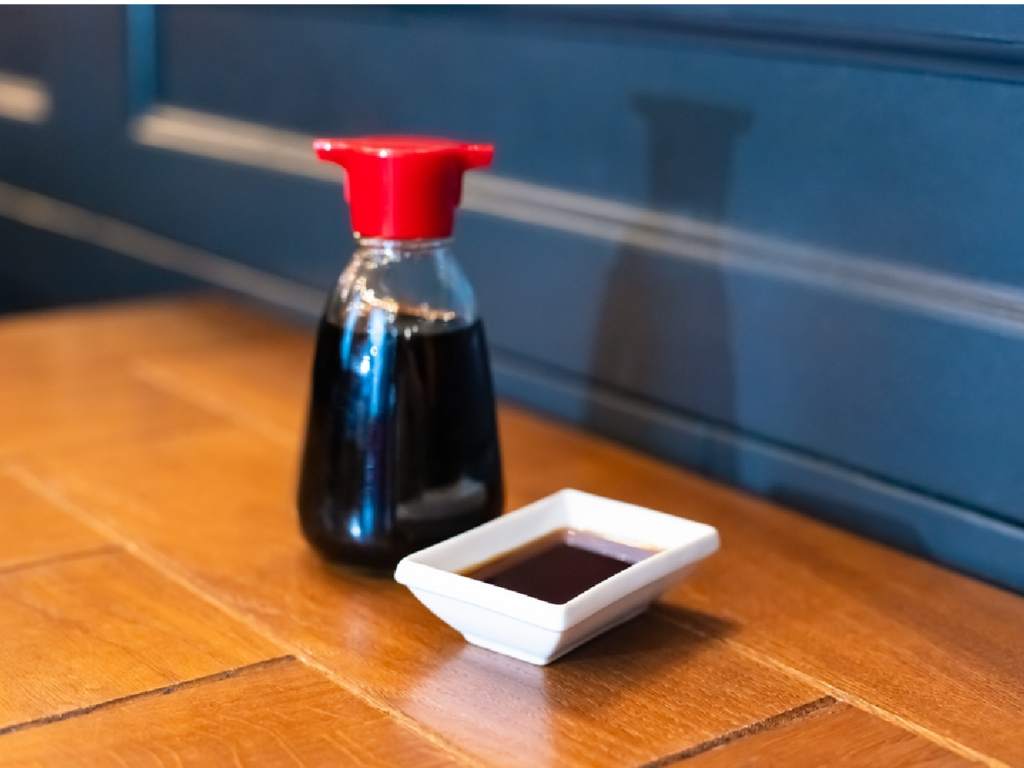 Os dois buraquinhos do pote de shoyu foram revolucionários, mas poucos sabem para que eles servem ou porque foram inventados