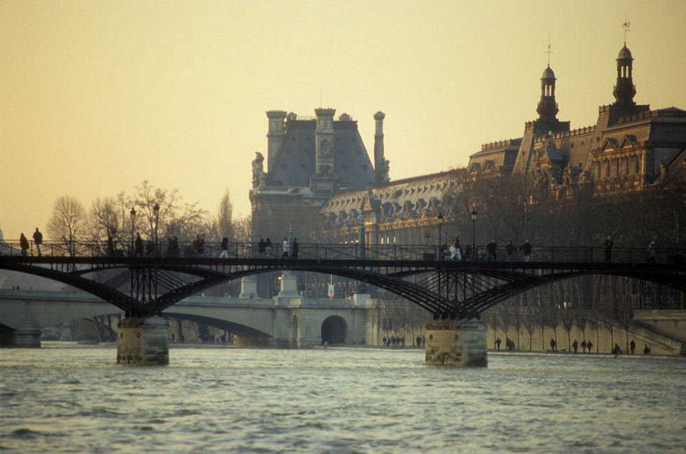 Así ha cambiado el Pont des Arts de París, el puente de