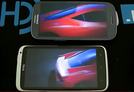 Samsung Galaxy SIII vs. HTC One X: el nuevo abanderado de Samsung se compara en vídeo con alguien de su tamaño