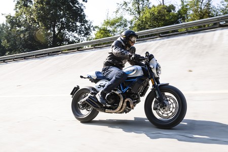 Ducati Scrambler Cafe Racer 2019 015