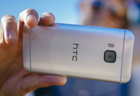 Jason Mackenzie asegura que HTC ha escogido un camino muy diferente al de Samsung