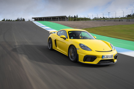 Porsche 718 Cayman GT4 delantera circuito