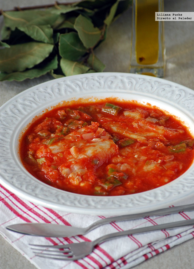 Bacalao en salsa de tomate y pimiento verde. Receta de Semana Santa Bacalao en salsa de tomate y pimiento verde. Receta de Semana Santa