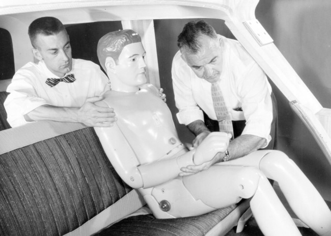 Fordcrashtestdummies 04