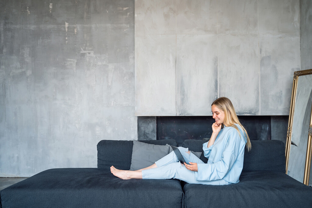 Há pessoas ricas tão entediadas com suas próprias vidas que começaram a pintar mofo falso em suas casas