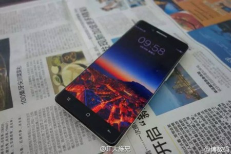 Un vistazo en primer plano al Oppo R7, el smartphone "sin marcos" de Oppo
