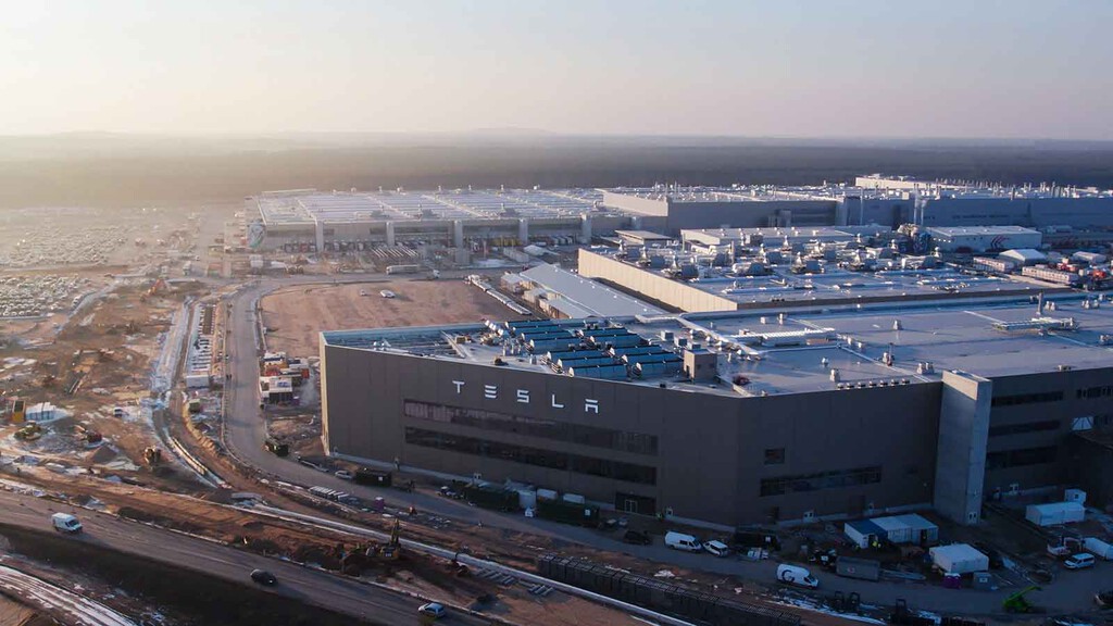 Graças à política anti-carros elétricos de Trump, Tesla irá para a Europa para fabricar baterias: na Alemanha, a partir de 2027