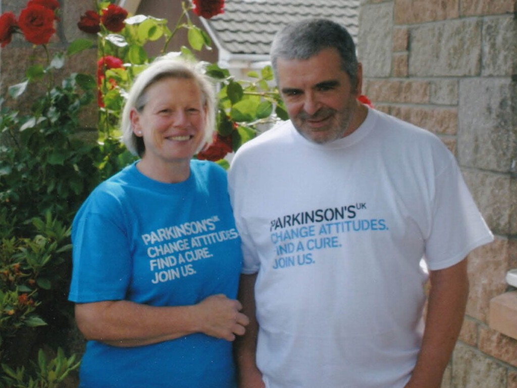 O corpo alerta para o Parkinson muito antes dos tremores: a pista oculta que uma mulher descobriu apenas usando o olfato