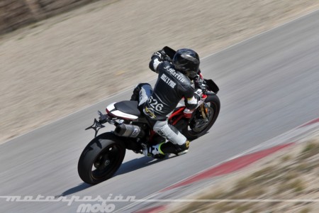La Ducati Hypermotard SP nos pone la piel de gallina en el La Ducati Hypermotard SP nos pone la piel de gallina en el