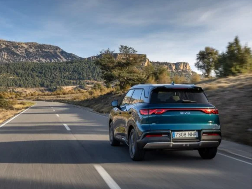 Será que chineses erraram ao apostar numa alternativa ao carro elétrico na Europa?