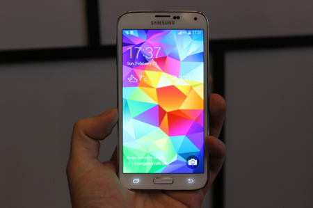 Aparece el frontal del Galaxy S5 horas antes de su presentación. Actualizamos: ¡ahora también la trasera!