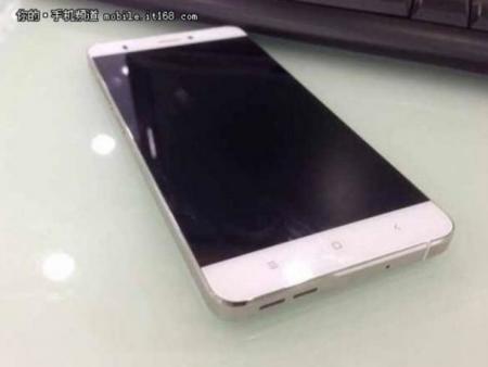 Aparece en imágenes un misterioso dispositivo de Xiaomi con pantalla 'edge-to-edge'