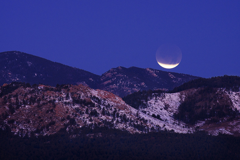 Eclipse superlunar