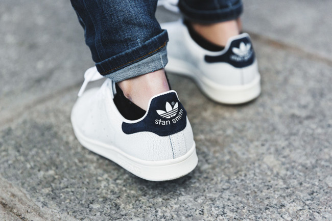 Faux Fur Coat Obey Clothing Sweatshirt Adidas Stan Smith Gucci Disco Bag Ripped Jeans Sweatshirt Outfit Collage Vintage Street Style 42