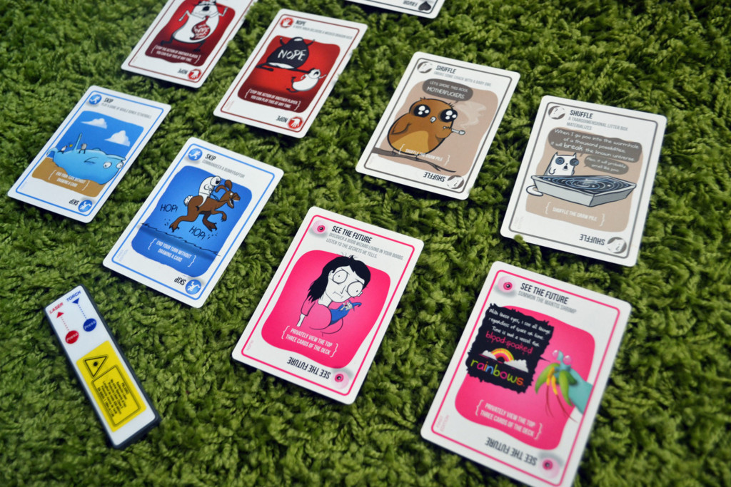 Exploding Kittens, cartas estampación NSFW vs cartas primera edición