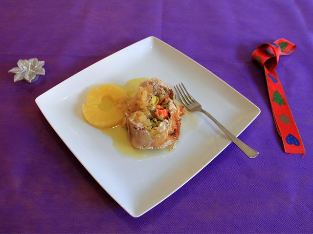 Receta para la comida de Navidad. Pollo relleno de verduras y queso gouda sin lactosa