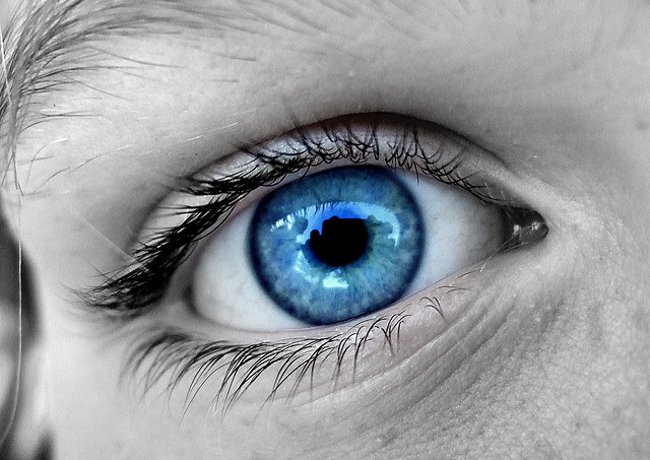Las máscaras para alrededor ojos seco