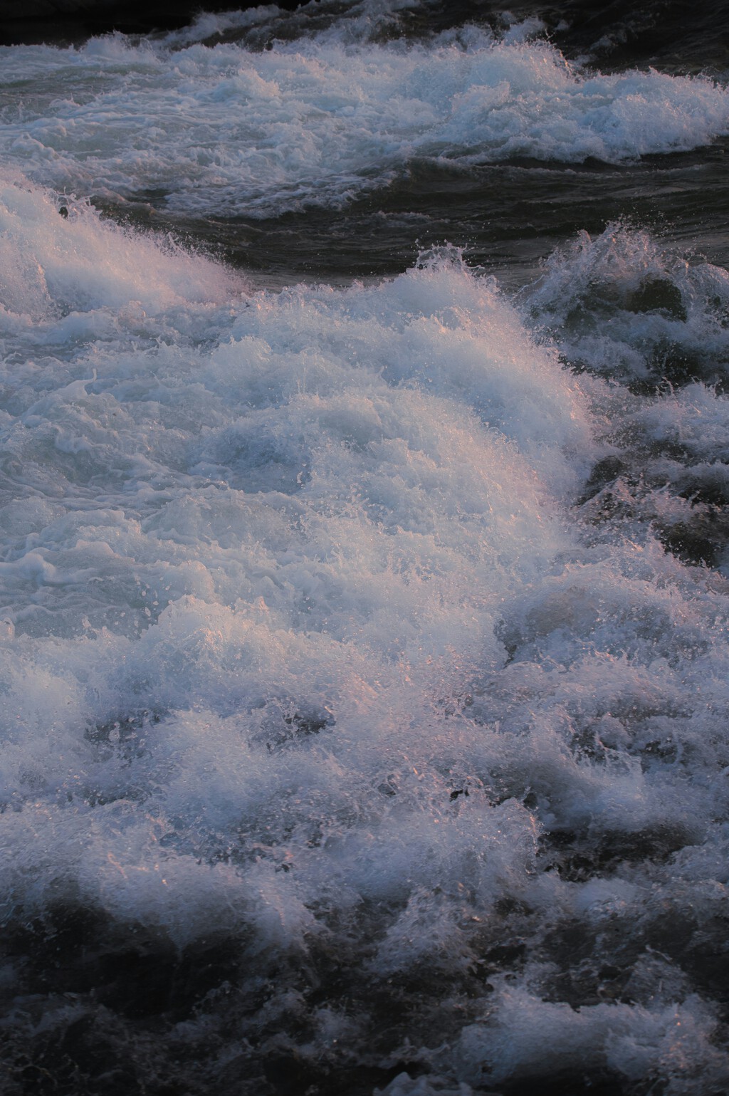 Não é só o mar: rios e lagos com podem ter ondas gigantes e correntezas extremas — até mesmo um "tsunami" é possível