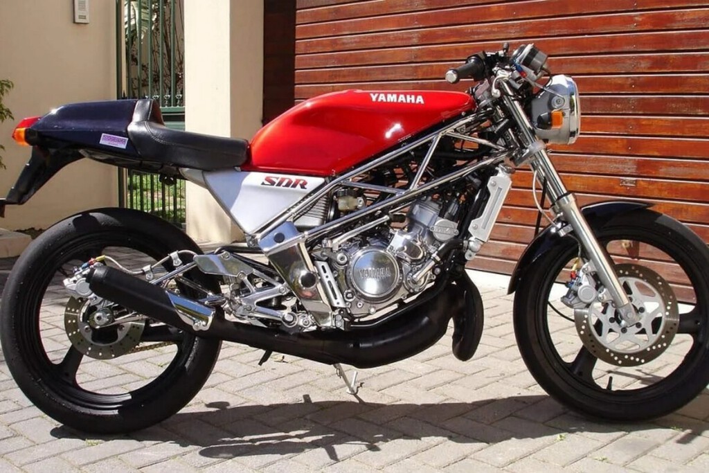 Há 38 anos, a Yamaha criou uma motocicleta de 195cc que superava as motos de 1000cc nas ruas, mas ninguém queria comprá-la