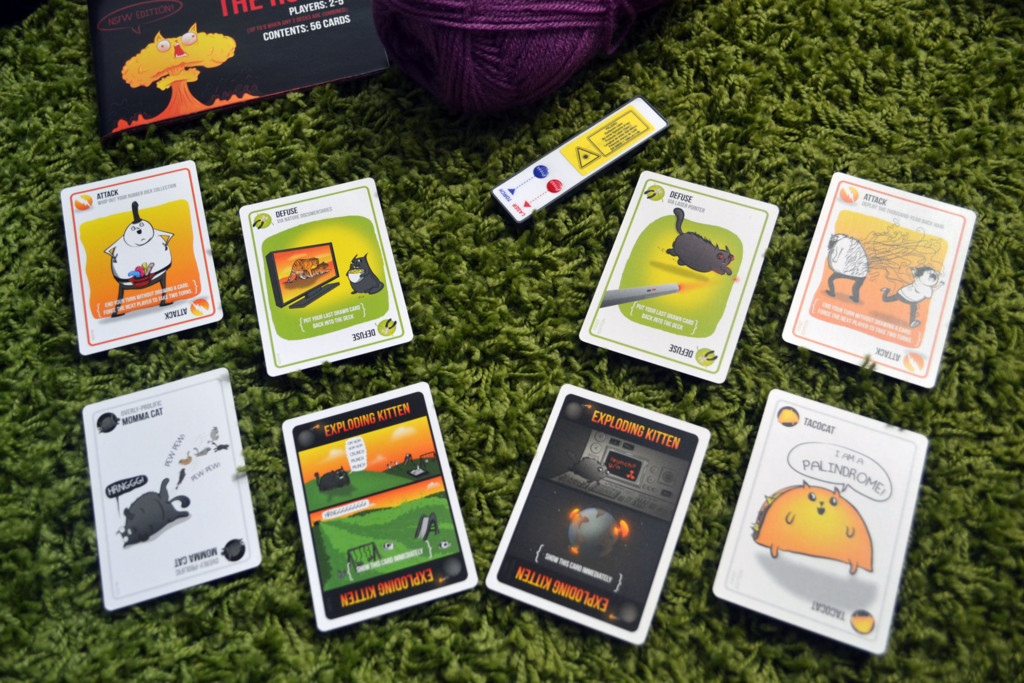 Exploding Kittens, cartas estampación NSFW vs cartas primera edición