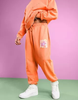 Joggers naranja brillante extragrandes con lavado vintage y estampado multiposición de ASOS DESIGN (parte de un conjunto)