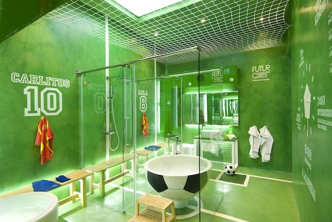 Convierte el cuarto de baño en un campo de fútbol