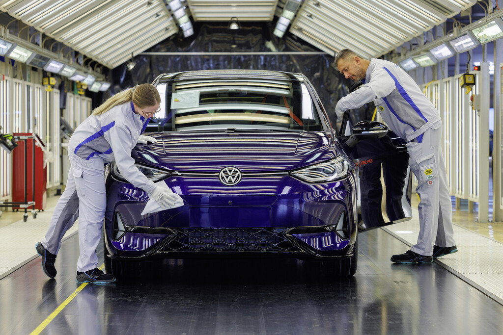 Pela primeira vez em 88 anos, a Volkswagen cruzou uma linha vermelha fechando uma fábrica na Alemanha