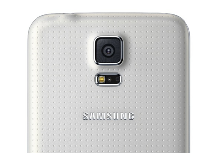 Samsung se topa con dificultades fabricando la cámara del Galaxy S5, según medios coreanos