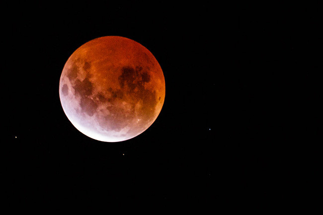 Eclipse superlunar