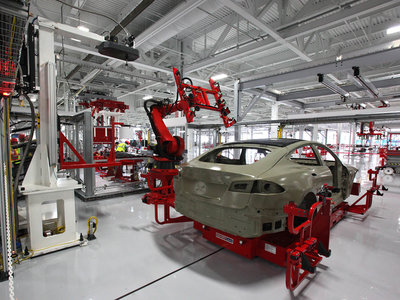 Tesla se prepara para fabricar medio millón de coches con la compra de Grohmann Engineering