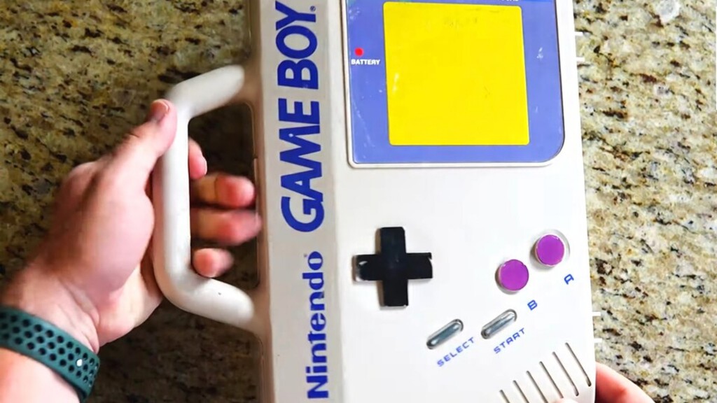 Fã da Nintendo descobre por acaso uma maleta de viagem para Game Boy em uma feira de antiguidades - e ela está cheia do console portátil e de vários jogos