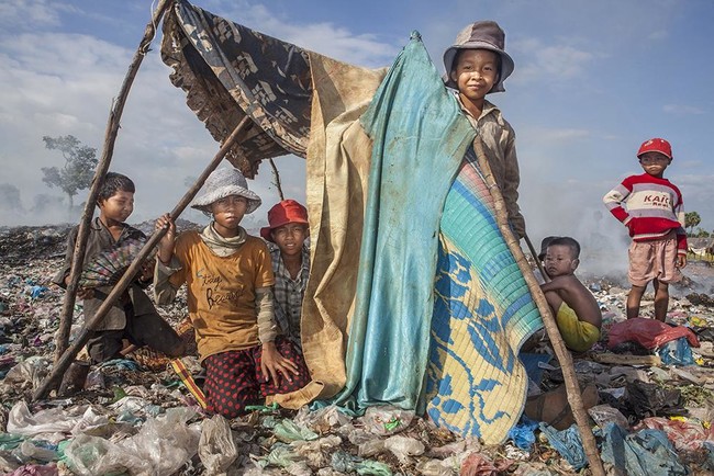 8 110042 16 Ipa 1 The Dumpsites Playground