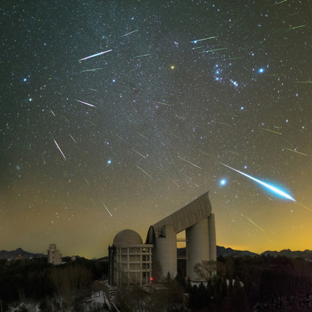 Geminids Over The Lamost Telescope Yu Jun