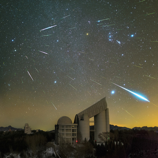 Geminids Over The Lamost Telescope Yu Jun