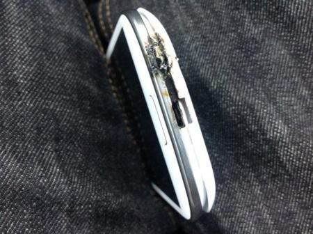 Un Samsung Galaxy SIII explota en una base para automóvil