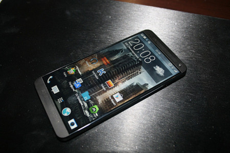 Aparecen las primeras imágenes del HTC One 2 (M8) de frente y sus botones en pantalla