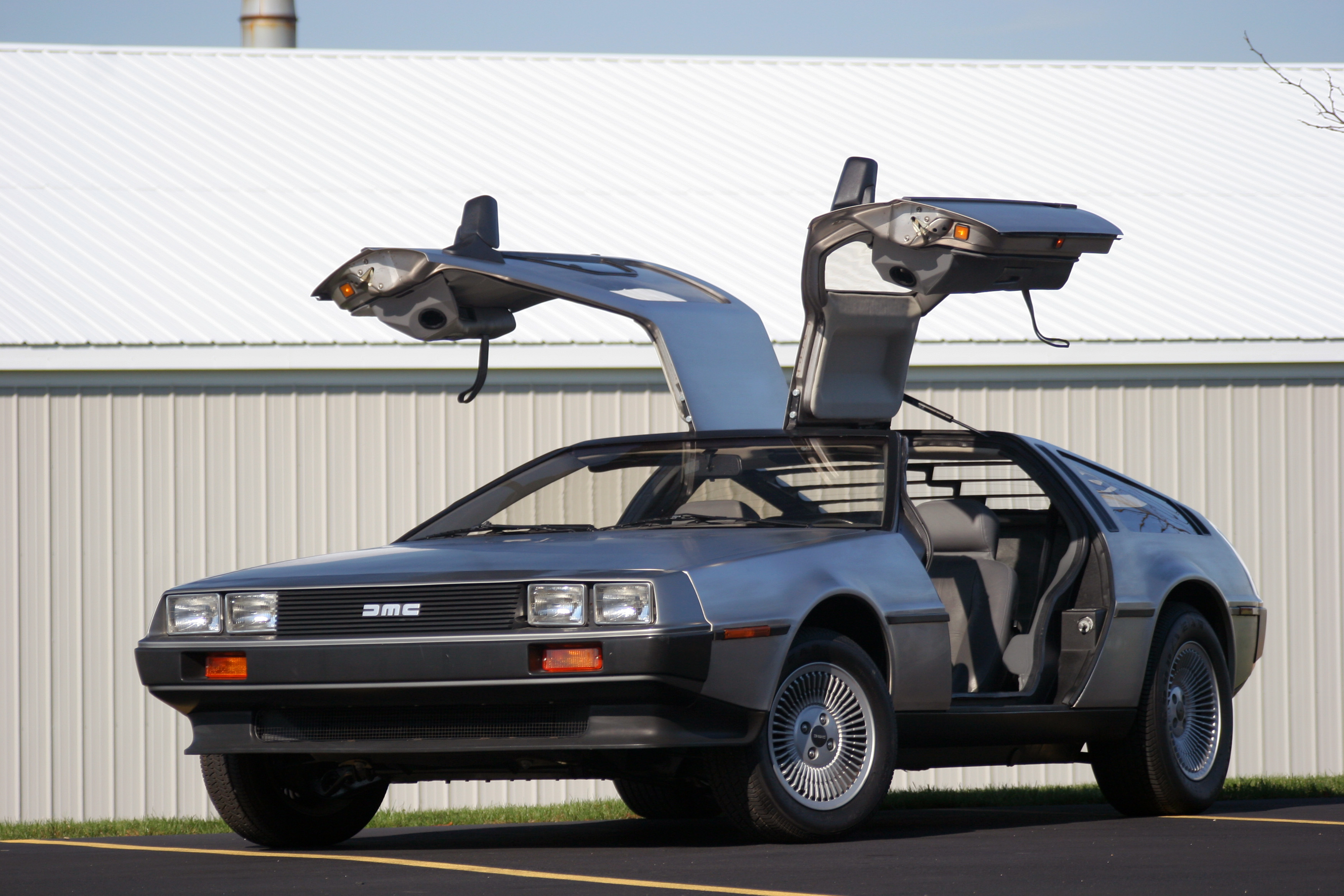 El famoso DeLorean DMC12 de Volver al Futuro será puesto en producción