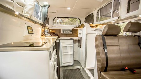 Mercedes Unimog Earthcruiser Camper 0819 019