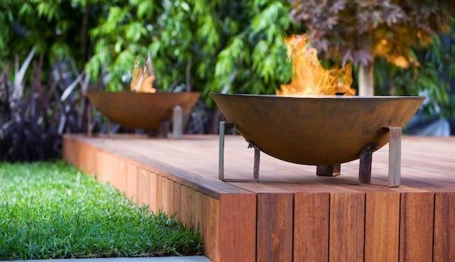 En invierno, el ambiente es mucho más confortable con una bonita chimenea